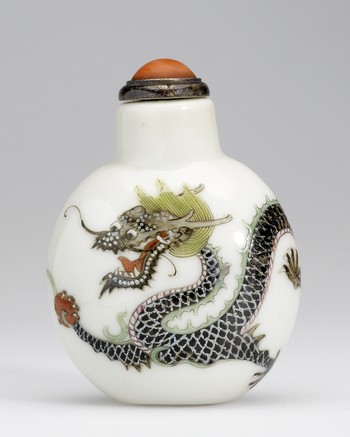 Snuff Bottle, with enamelled five-clawed dragon