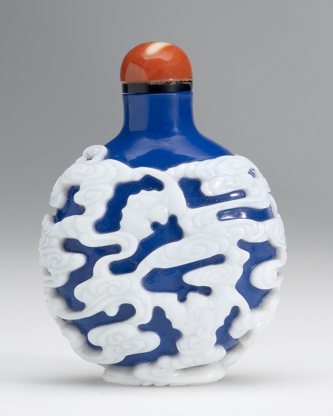 Snuff Bottle, with five carved bats among swirling clouds