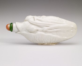 Snuff Bottle, moulded in the form of a lotus bud with water beetle