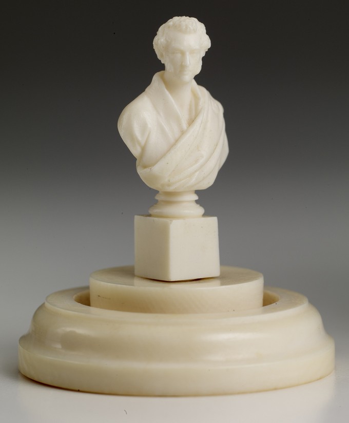 Miniature bust of a Man wearing a loosely draped cloak with round pin, probably Alan Cunningham or John Forbes