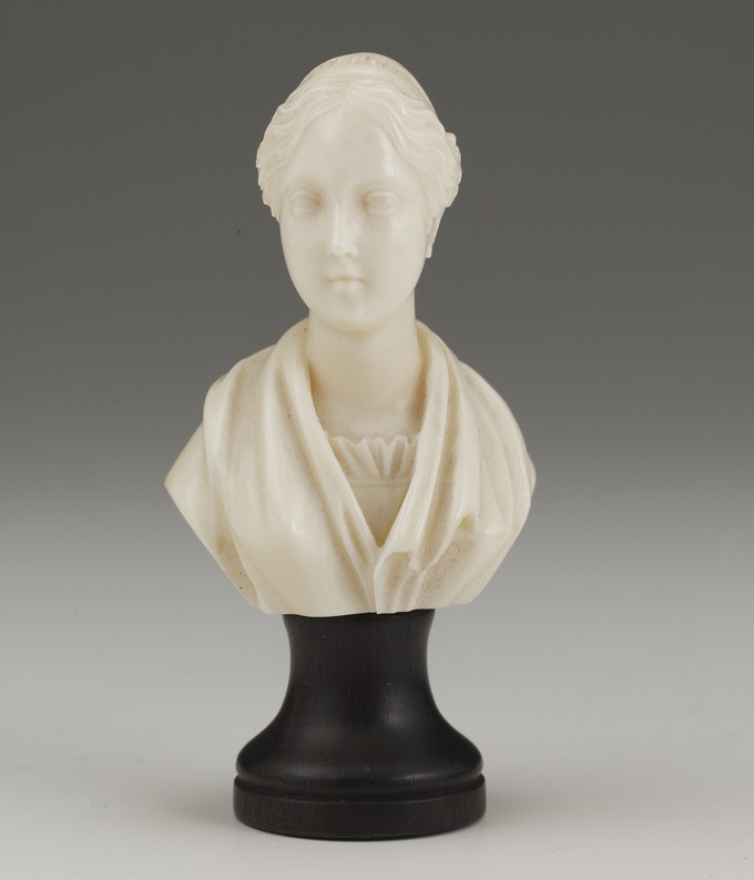 Bust of Queen Victoria (with glass dome)