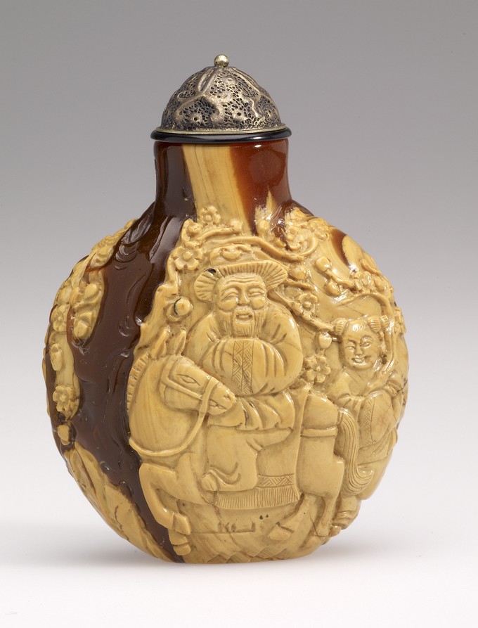 Snuff Bottle, with carved figure of Meng Haoran on a donkey