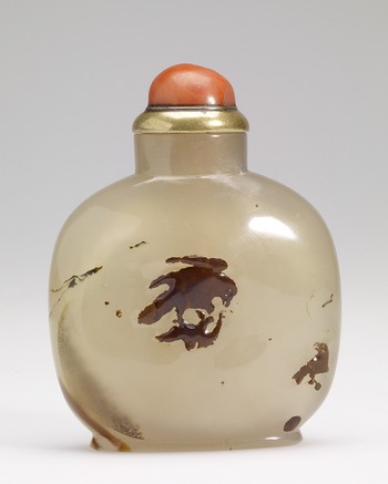 Snuff Bottle with a hawk, prey and bird