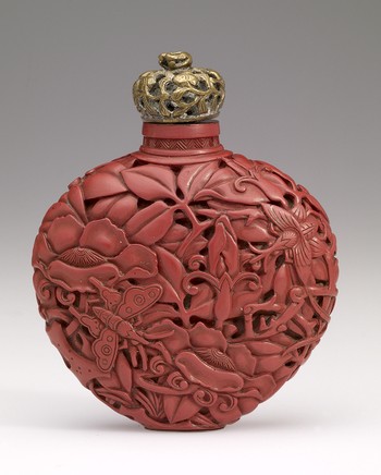 Snuff Bottle in Cinnabar Lacquer carved with Flowers & Leaves