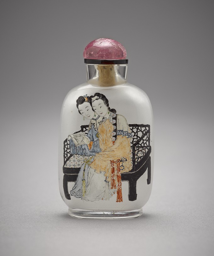 Snuff Bottle in glass with two sisters and a poem