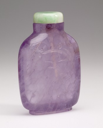 Snuff Bottle in Amethyst with Fungus and Butterfly