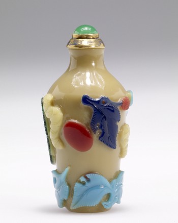 Snuff Bottle with Silkworms and Mulberry