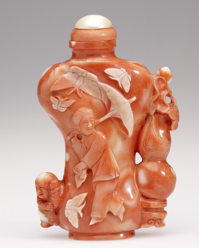 Snuff Bottle, with depiction of maiden with a parasol
