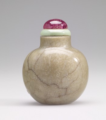 Snuff Bottle in Nephrite with Bamboo, Chrysanthemum and Inscription