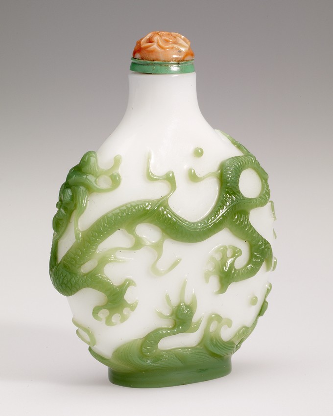 Snuff Bottle in Glass Overlay with Two Dragons