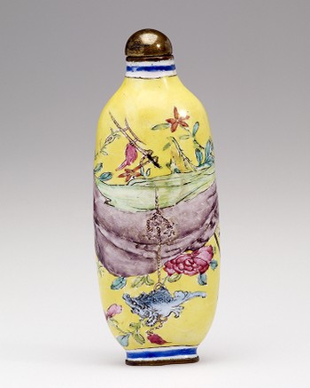 Snuff Bottle painted in famille rose enamels with a sash