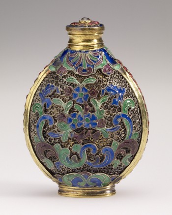 Snuff Bottle, with filigreed flowers, scrolls and waves