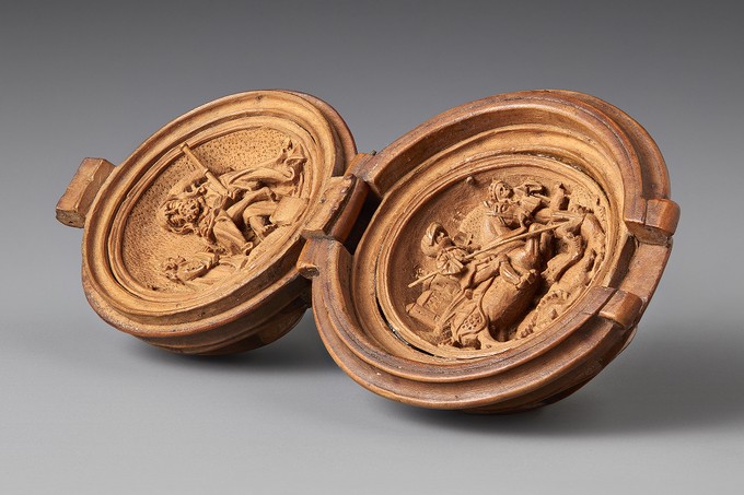 Prayer Bead with depictions of Saint James and Saint George