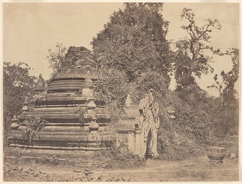 Tsagain Myo. Pagoda in Ruins