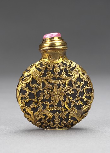 Snuff Bottle, sleeve with floral designs